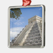 メキシコ、キンタナ・ロー、カンクン近郊、チチェン メタルオーナメント (左)