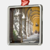 メキシコ、グアナフアト州、サン·ミゲル·デ·アレンデ。 メタルオーナメント (左)