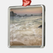 メキシコ、ゲレロ、ジュアタネホ。 Surf along a(Surf a) メタルオーナメント (左)