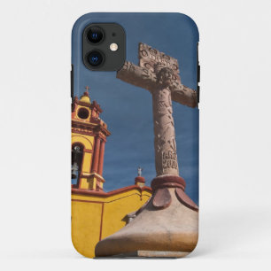 メキシコ、ベルナル、サン・セバスチャン教会の風景 iPhone 11 ケース