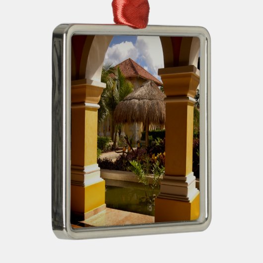 メキシコ、マヤ·リビエラ、イベロスターの建築 メタルオーナメント (右)