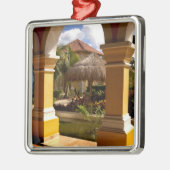 メキシコ、マヤ·リビエラ、イベロスターの建築 メタルオーナメント (左)