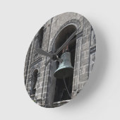 メキシコ、メキシコシティ、ゾカロ。ザベルタワーズ ラウンド壁時計 (傾斜)