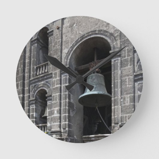 メキシコ、メキシコシティ、ゾカロ。ザベルタワーズ ラウンド壁時計 (正面)