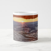 メサのアーチ、Canyonlandsの国立公園の日の出 ジャンボコーヒーマグカップ (正面)