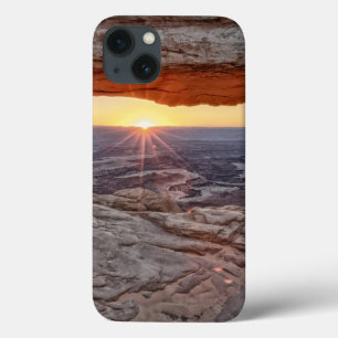 メサのアーチ、Canyonlandsの国立公園の日の出 iPhone 13ケース