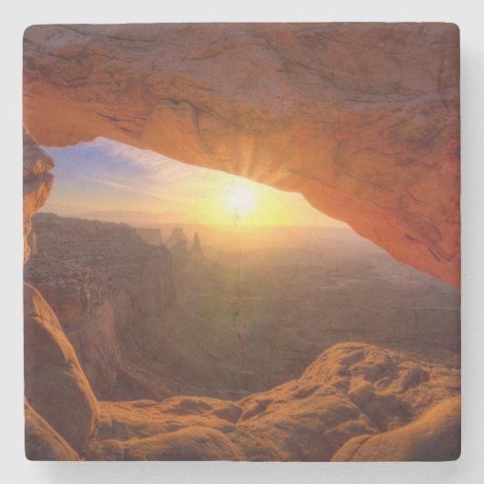 メサのアーチ、Canyonlandsの国立公園 ストーンコースター (正面)