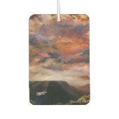 メサスエアフレッシュナーの上の赤尾のタカ カーエアーフレッシュナー (正面)