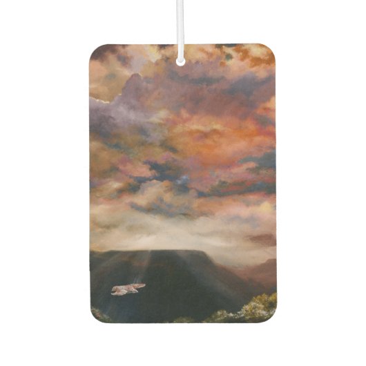 メサスエアフレッシュナーの上の赤尾のタカ カーエアーフレッシュナー (正面)