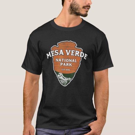 メサヴェルデ国立公園クラシックスタイル矢印S Tシャツ (正面)