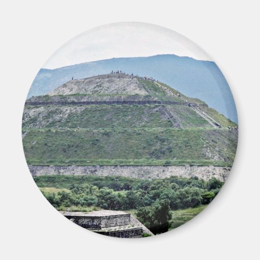 メシの近くのテオティワカン遺跡の太陽のピラミッド マグネット (正面)