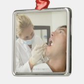 メスの歯科医の検査の人 メタルオーナメント (左)