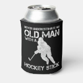 メスはホッケーの老人を過小評価しない 缶クーラー (缶裏面)