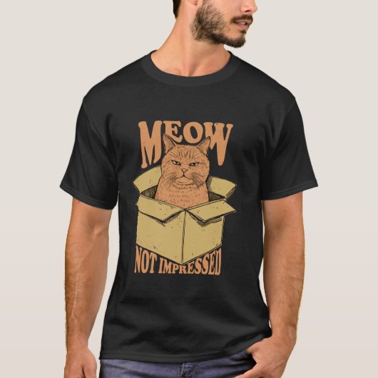 メス猫が不満な様子の猫のミーム 怒ったネコ Tシャツ (正面)