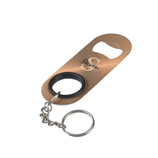 メタリッエレガントク青銅金ゴールドモノグラムメン キーホルダー栓抜き (裏面アングル)