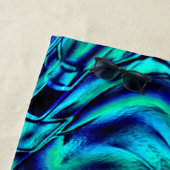 メタリックで曲がった錯覚、青から緑のイメージ ビーチタオル (インサイチュ)