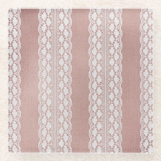 メタリックなローズゴールドにオフホワイトのレースのテクスチャー。 ガラスコースター (正面)