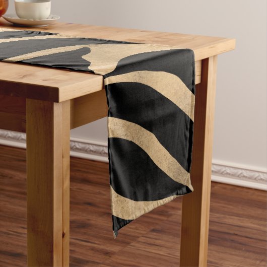 メタリックエレガント金ゴールドゼブラブラックアニマルプリント ミディアムテーブルランナー (インサイチュ)