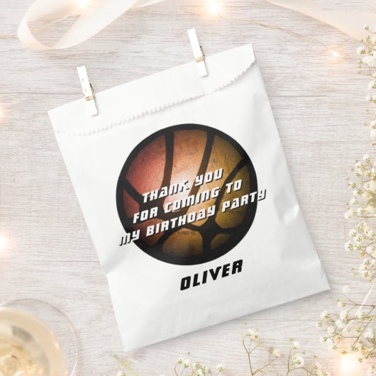 メタリックオレンジ色バスケットボールボール誕生日ありがとう フェイバーバッグ (クリップ留めされた状態)