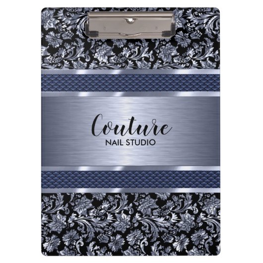 メタリックライトブルーのダマスク&ブラシ付きスチール クリップボード (正面)