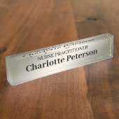 メタリック銀パーソナライズされたドクターナース デスクネームプレート (側面)