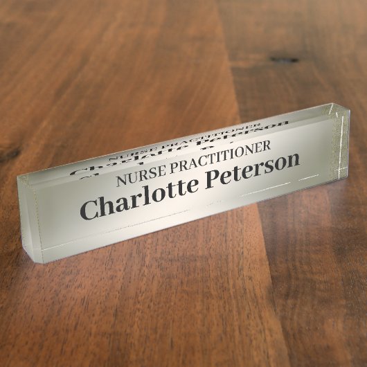 メタリック銀パーソナライズされたドクターナース デスクネームプレート (側面)