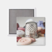 メタルキャップを使用したボタンのクローズアップ マグネット (正面/裏面)