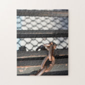 メタルチェーンリンクフェンスオリジナルNYC写真 ジグソーパズル (縦)