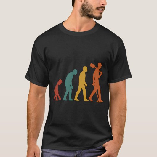 メタルディテクター愛好家の進化 Tシャツ (正面)