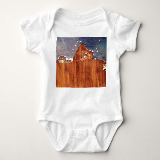 メタル：素朴ヴィンテージアイアンテクスチャ。 ベビーボディスーツ (正面)