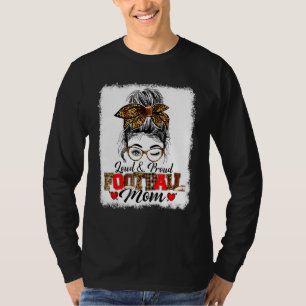 メッシおもしろいーBun Loud & 誇りを持った Football Mom母 Tシャツ