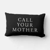 メッセーおもしろいジ、お母さんに電話、ホワイト文字、ブラック ランバークッション (裏面)