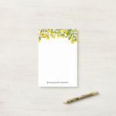 メッセージのレモン緑 ポストイット (デスク上)