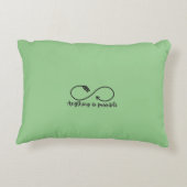 メッセージ付き緑のアクセントピ前向きロー アクセントクッション (裏面)