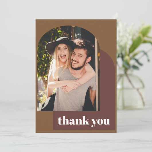 メッセーパーソナライズされたジレトロ70sブラウン結婚の写真 サンキューカード (スタンド正面)