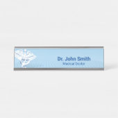 メディカルホワイト3Dカデュースブルーデザイン デスクネームプレート (正面)