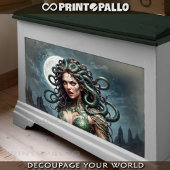 メドゥーサの神話は、彼女のヘビと月明かりの 薄葉紙