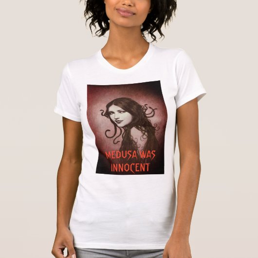 メドゥーサは無実の女性のTシャツ Tシャツ (正面)