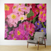 メドレーカラフルピンクブルーパープルプリムラ花 タペストリー (インサイチュ(横))