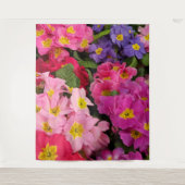 メドレーカラフルピンクブルーパープルプリムラ花 タペストリー (正面)