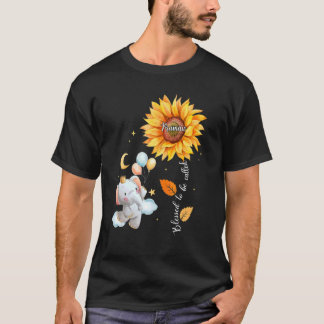 メマーと呼ばれる幸せな象のひまわり蛾 Tシャツ