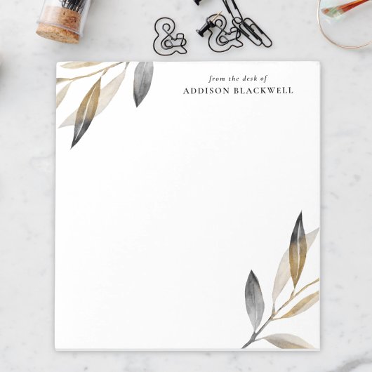 メモシンプル帳のデスクからの黒い金ゴールド ノートパッド