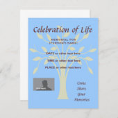 メモリアルお祝いツリーの青い背景 招待状 (正面/裏面)