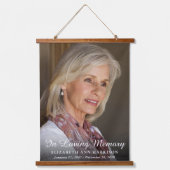 メモリアルエレガントフォトホワイトスクリプトオーバーレイ 吊り下げ型タペストリー (正面)