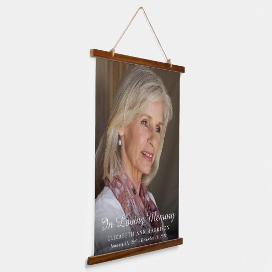 メモリアルエレガントフォトホワイトスクリプトオーバーレイ 吊り下げ型タペストリー (傾斜あり)