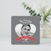 メモリアルサービスの赤いリボン招待状 招待状 (スタンド正面)