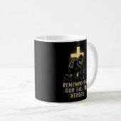 メモリアルデーRemembering Our Heroes落ちた US Fait コーヒーマグカップ (正面右)