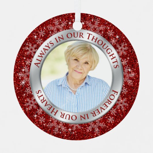 メモリアルフォトレッド常に私たちの思考クリスマス メタルオーナメント (正面)