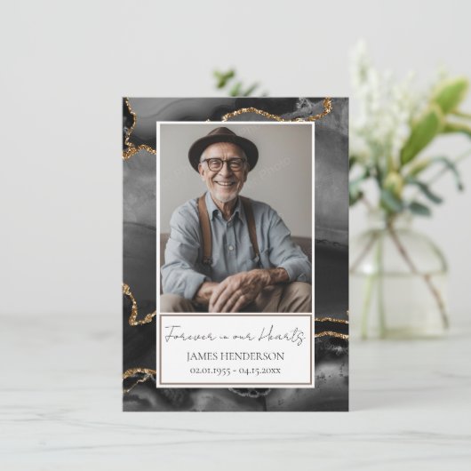 メモリアルブラックと金ゴールドフォト招待状 招待状 (スタンド正面)