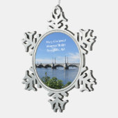 メモリアルブリッジ，スプリングフィールド， MAオーナメント スノーフレークピューターオーナメント (右)